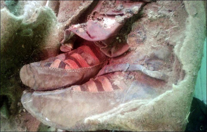 information_items_4293 La mummia di 1.500 anni fa con ai piedi le scarpe da tennis